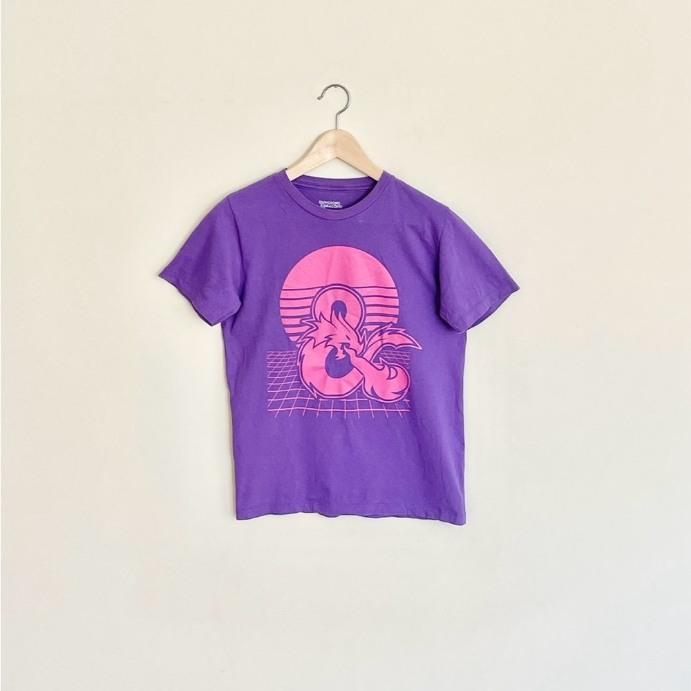 Dungeons & Dragons Galactic Retro Logo Pink Purple T Shirt Adult size Small
